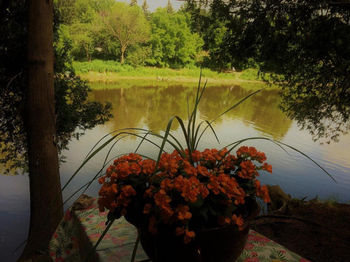 Romantic Riverside Suite In Elora Eksteriør bilde